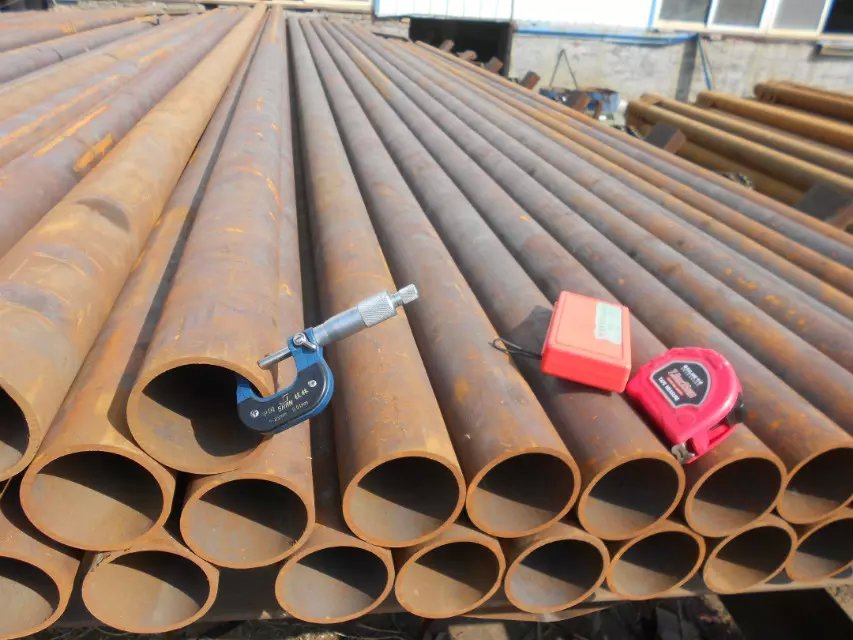 Разница между горячекатаной бесшовной стальной трубой и холоднокатаной бесшовной стальной трубой